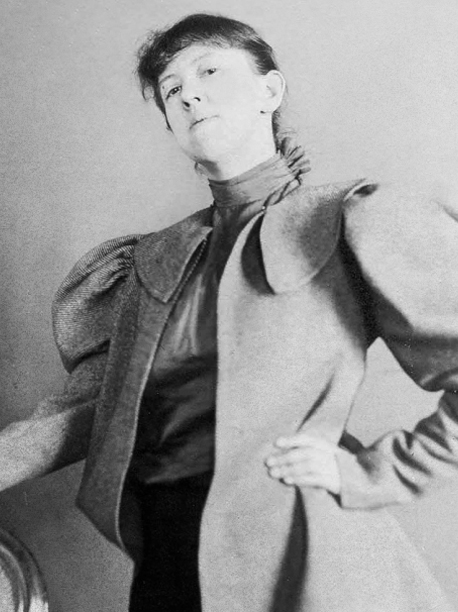 Schwarzweißporträt von Marianne von Werefkin in eleganter Kleidung